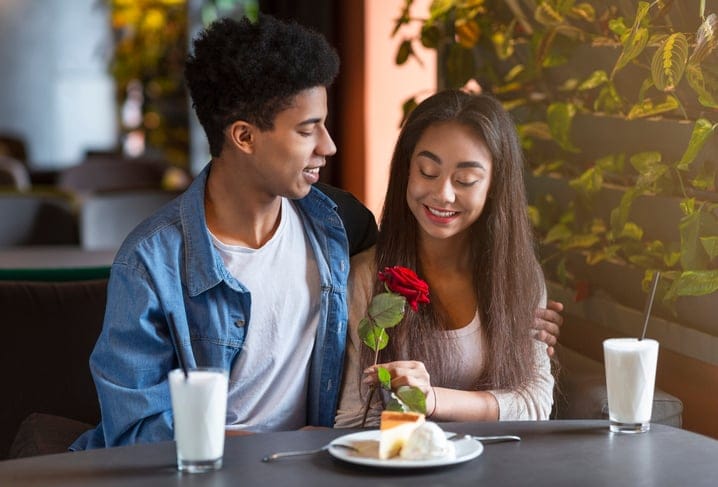 11 Things Guys Pay Attention To That Women Don’t