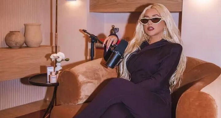 Christina Aguilera’s Vagina Nails Are A Sight To Behold