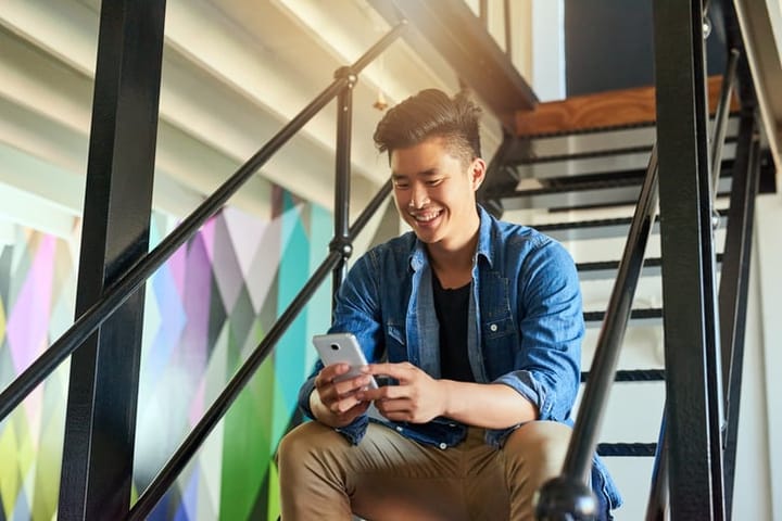 guy texting