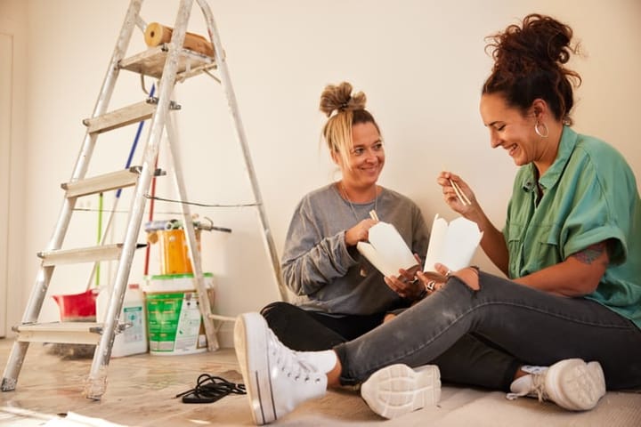 couple eating chinese between painting