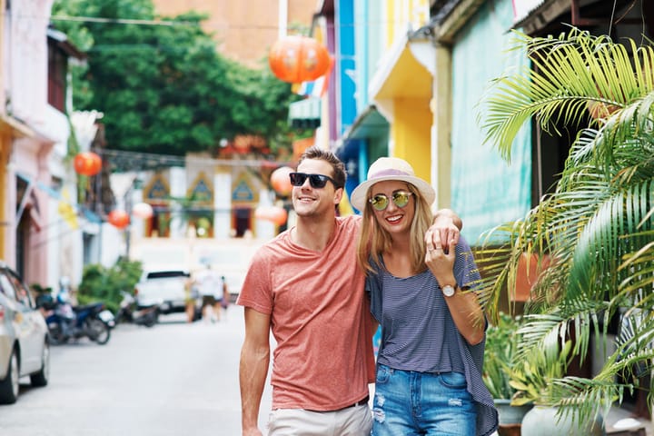 couple vacation sun travel