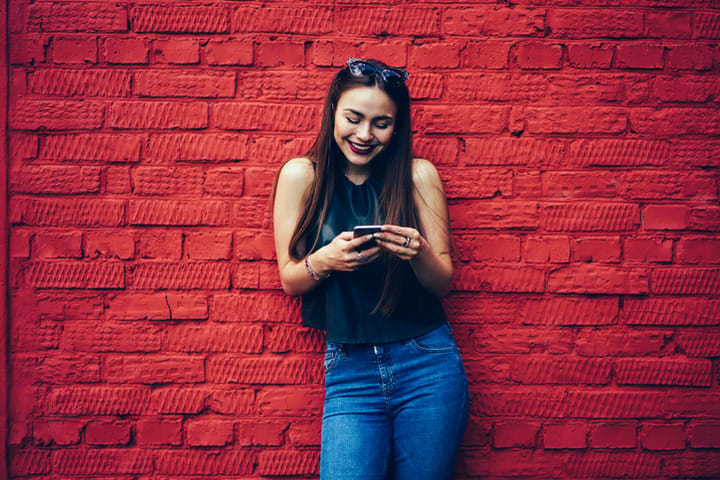 how to grab a guy's interest over text