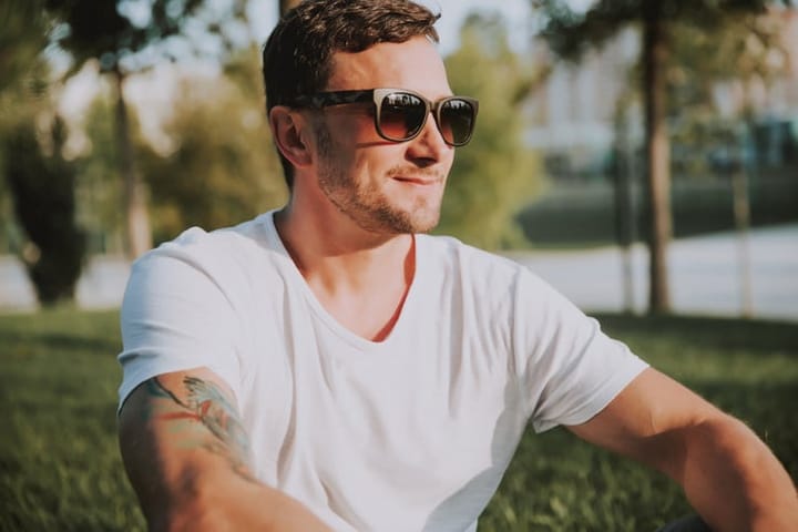 signs an emotionally unavailable man is in love with you
