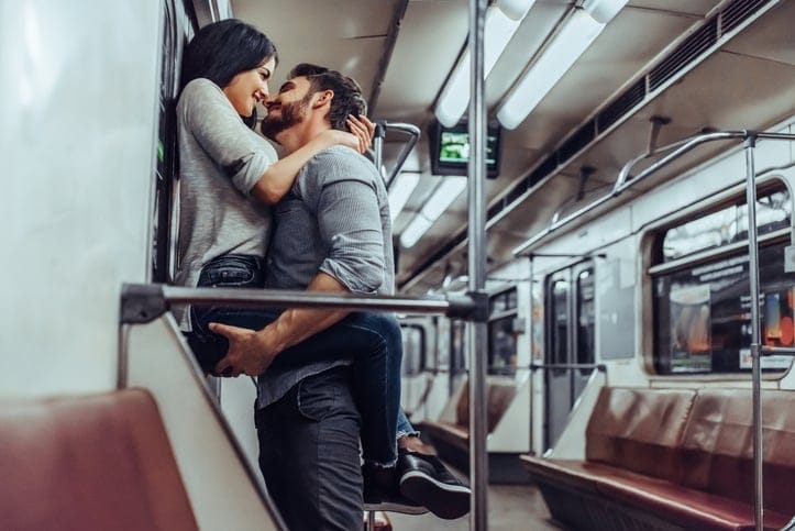 The 4 Differences Between Love & Lust, According To An Expert