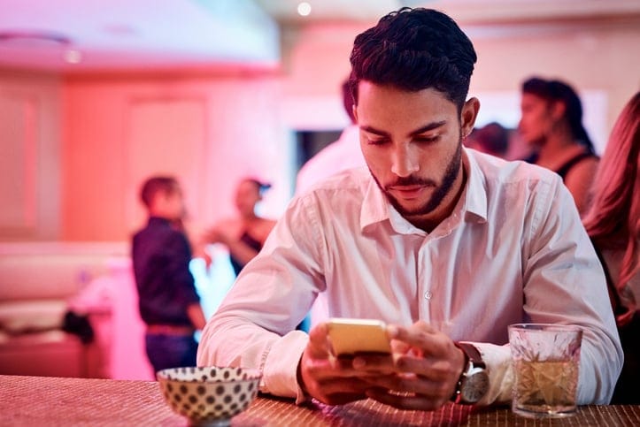 10 Signs Your Boyfriend Has A Side Piece, According To A Guy