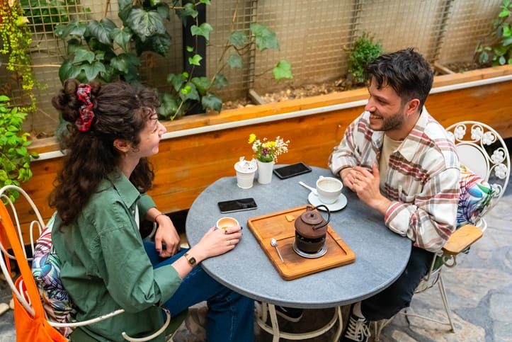 How to Avoid Awkward Silence On The First Date