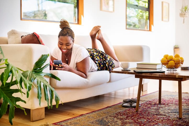 16 Times You Definitely Shouldn’t Text Him, No Matter How Much You Want To