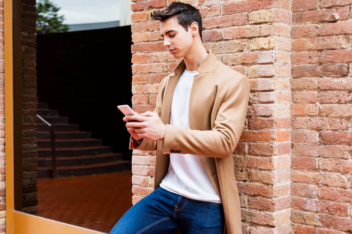 He’s Ignoring My Texts: Why He Hasn’t Replied And What To Do About It