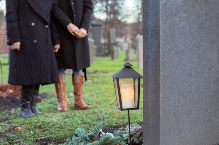 Family Realizes They’ve Been Visiting Dad At Wrong Grave For 43 Years