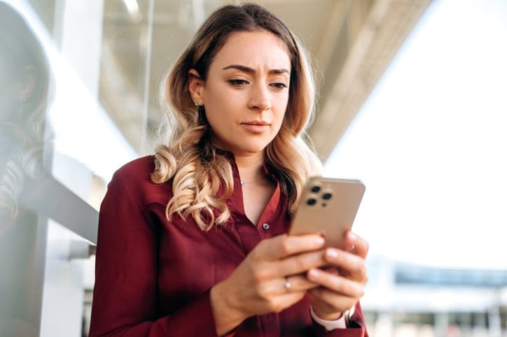 Why Would A Guy Stop Talking To You Suddenly? 27 Reasons This Happens