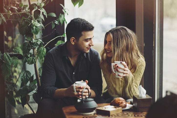 I’m An Independent Woman, But I Still Like These Old-Fashioned Dating Traditions
