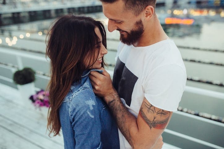 18 Subtle Signs He’s Not Going To Commit To You