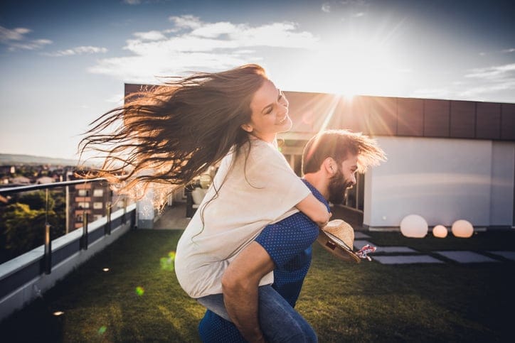 9 Little Things That Are Way More Romantic Than The Grandest Gestures
