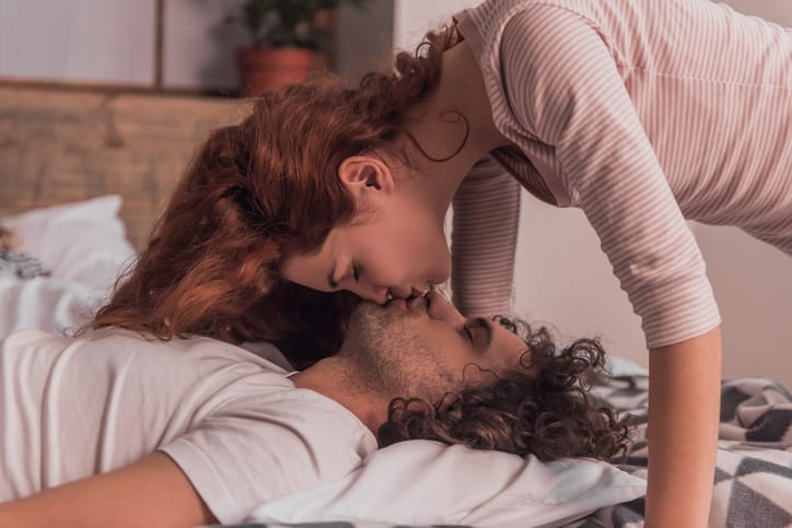 15 Awkward Things About Sleeping With A Guy For The First Time