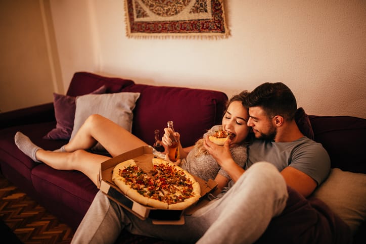 I Love Staying In With My Boyfriend But My FOMO Is Destroying Our Relationship