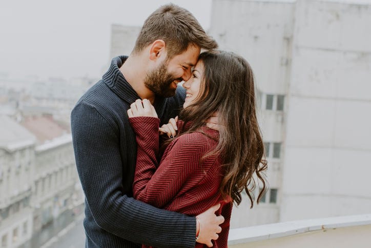 7 Small But Significant Ways Hopeless Romantics Love Differently