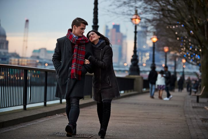 Love Is A Sickness & Your Body Fights It Off Like One, Study Says