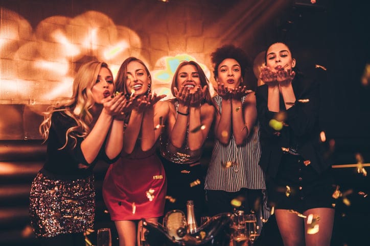 I Stayed Sober On A Girls Night Out & This Is What I Noticed