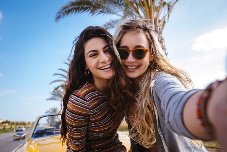 11 Surprising Ways Your BFF Is Toxic & Bringing You Down