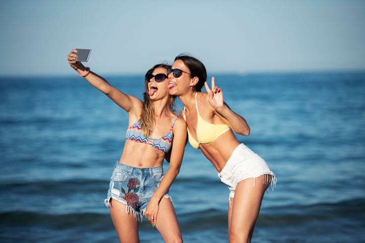 Ladies, Let’s Vow To Stop Posting These 12 Types Of Selfies—They’re Really Unhealthy