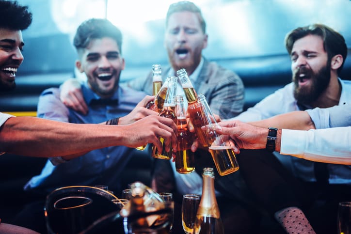 Women Fall In Love With Binge Drinkers Because They Seem Stronger & Healthier Than Average Men, Science Says
