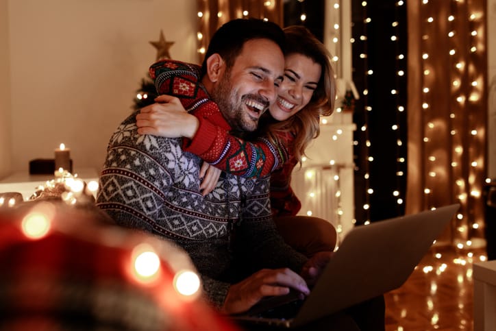 10 Ways To Ensure your Relationship Lasts Through The Holidays