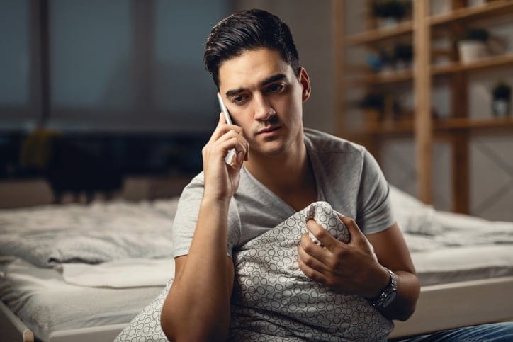 How To Know When A Guy Misses You, According To A Guy