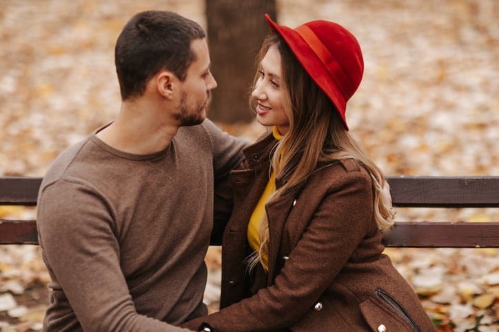 9 Signs He Likes You But Doesn’t Want A Relationship, According To A Guy