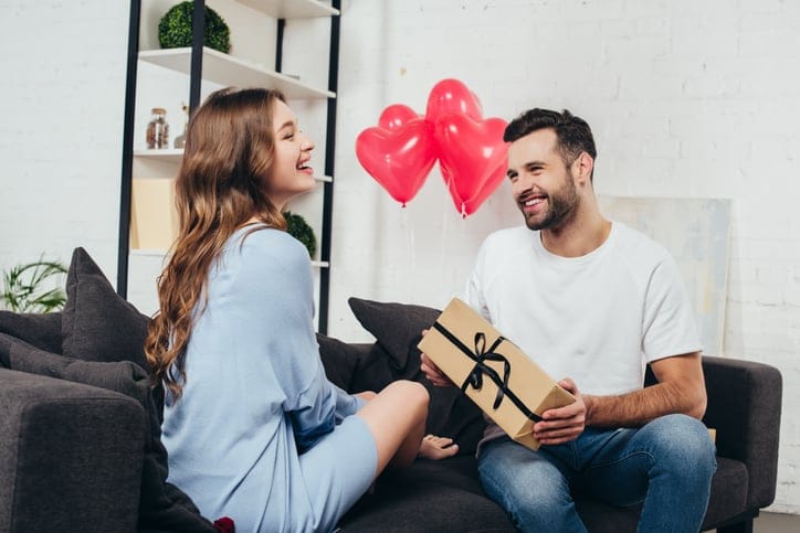 18 Gifts That Are Best To Buy For A Guy You Just Started Dating