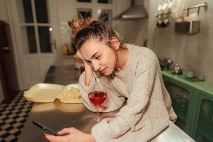 Drunk Texting: Why It’s A Turn-Off And How To Stop Doing It