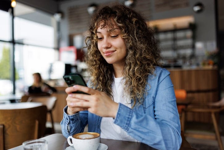 12 Texts Guys Send That Drive Women Crazy (In A Good Way)