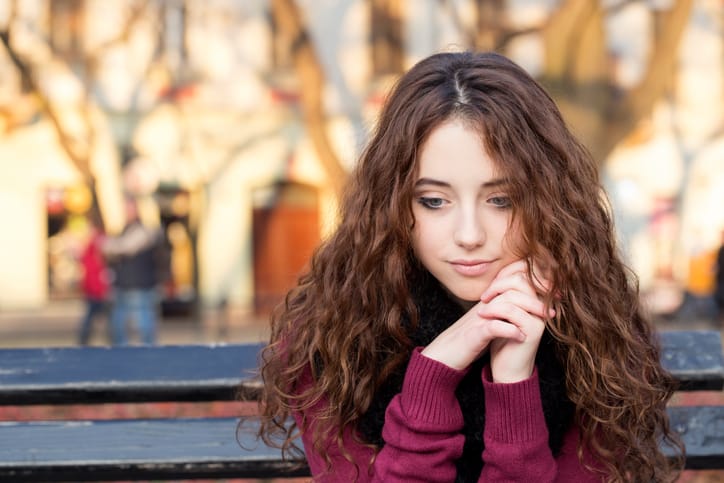 Dating Can Be Brutal & Demoralizing — And These 10 Behaviors Are To Blame
