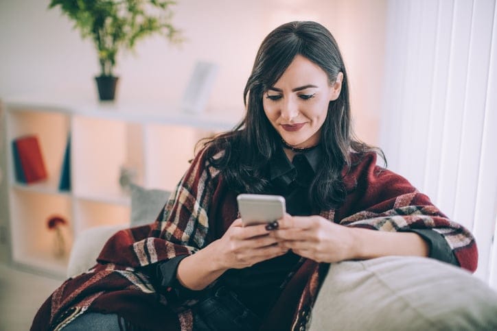 10 Ways Texting Has Completely Screwed Up Dating And Destroyed Romance