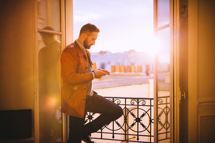 Never Date A Guy Who Exhibits These 11 Signs — He’ll Just Break Your Heart