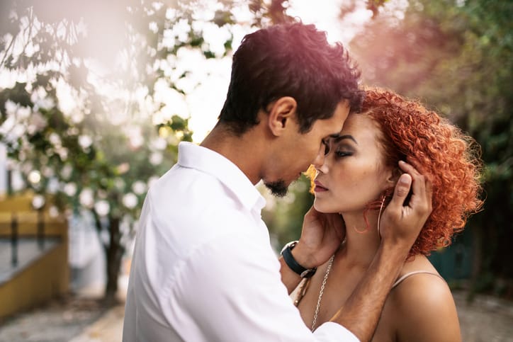 12 Signs He Only Wants To Be Your Bed Partner, Not Your Life Partner