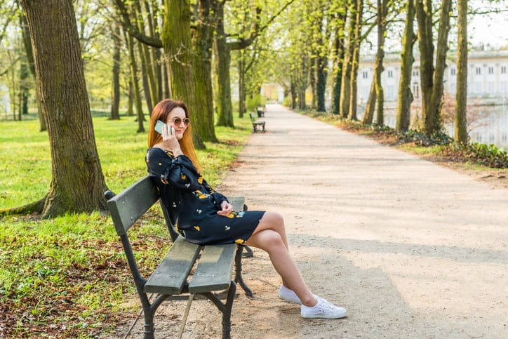 I Love Texting But If I’m Really Into A Guy, I Need Old-Fashioned Phone Time