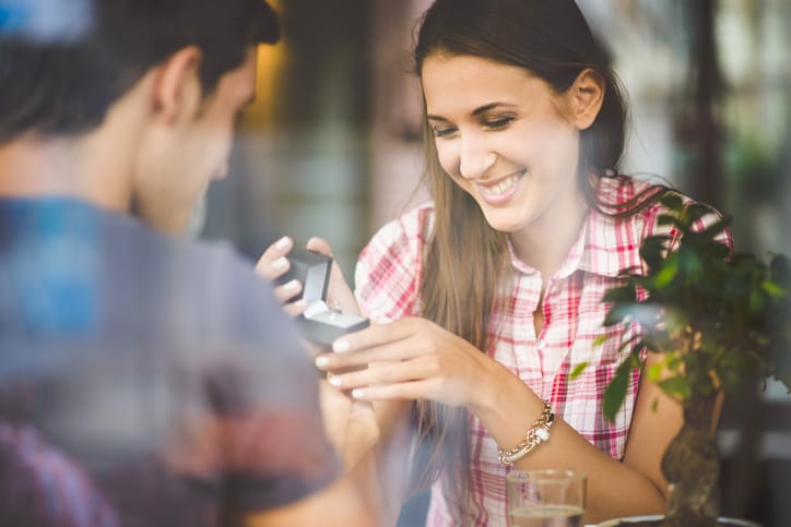 10 Things Newly-Engaged Couples Do That Are Annoying AF