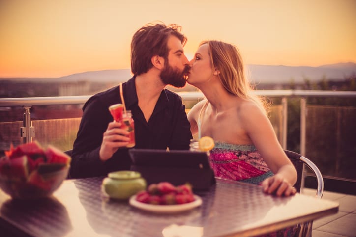 You Know You’re With The Right Guy When You Feel These Things