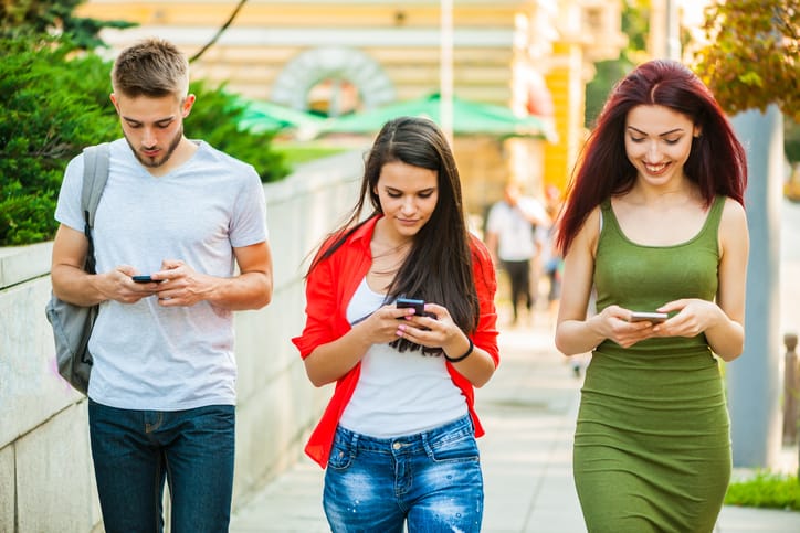 Smartphones And Social Media Are Slowly Killing Our Relationships And It’s Kind Of Scary