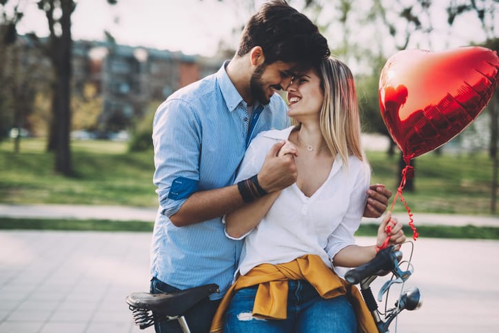 10 Alternatives To An Engagement Ring I’d Be Totally Down For, Ranked