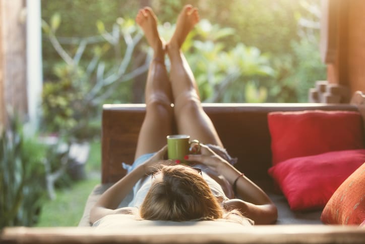 Are You Boring? 10 Signs You Need To Develop A Personality ASAP