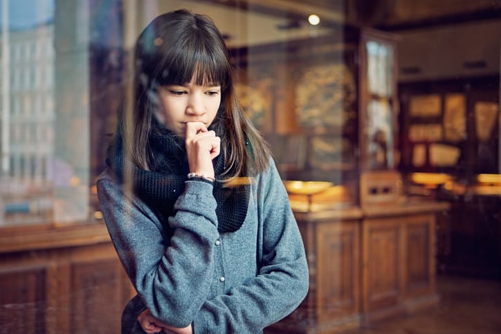 I Was Raised By An Anxious Mother & Now I’m Scared Of Everything, Including Men