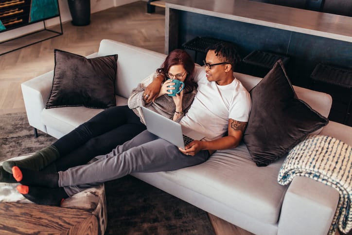 My Boyfriend And I Are Both Introverts & We’ve Become Incredibly Antisocial