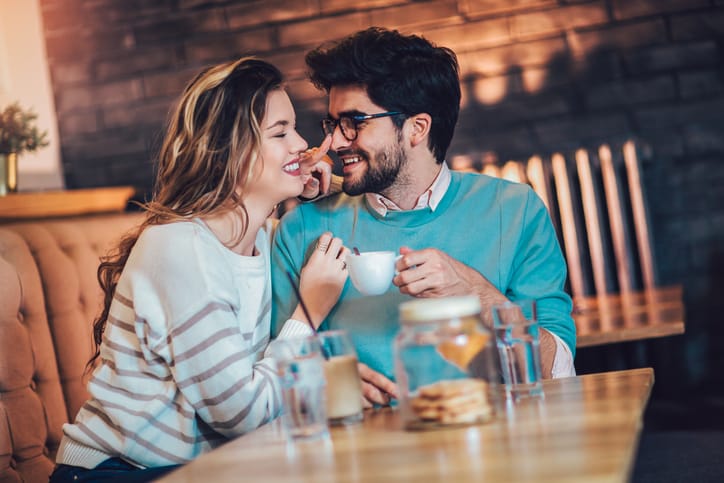 Are You Looking For Something That Isn’t There? 10 Signs He’s Not Interested