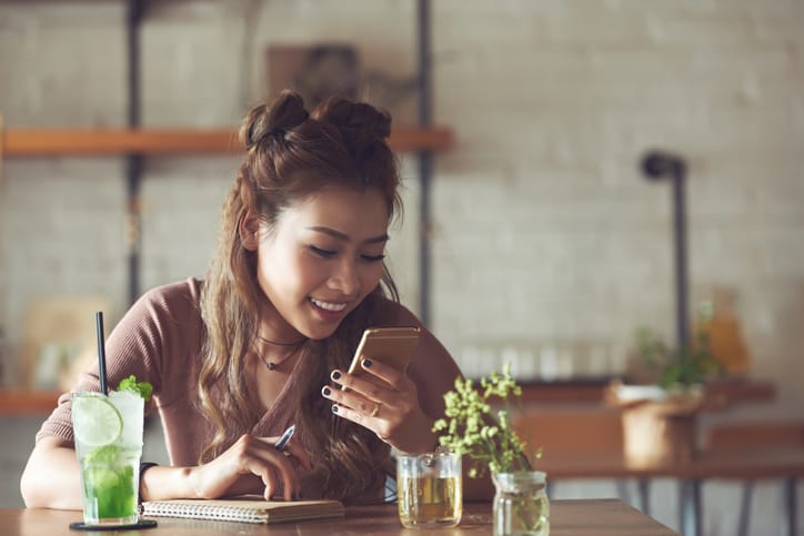 10 Signs Going On A First Date With Someone Might Be Dangerous
