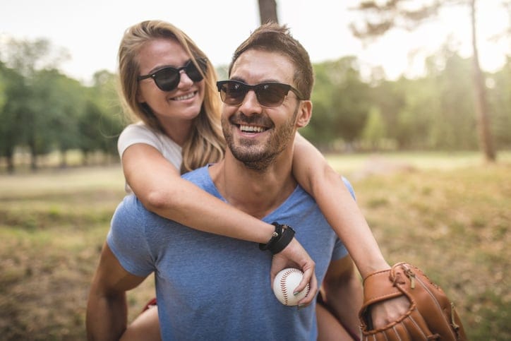 7 Lame Moves A Guy Pulls When He’s Afraid Of Commitment