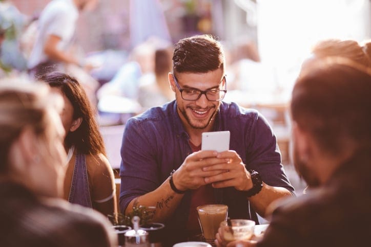 How A Guy Texts Differently When He Likes You, According To A Guy