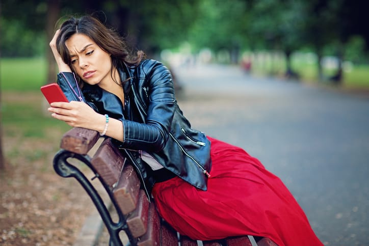 What Does It Mean When He Suddenly Starts Sending You One-Word Texts?