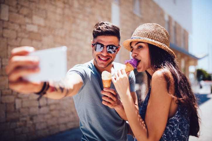 18 Signs He’s Playing You & You’re Letting Him