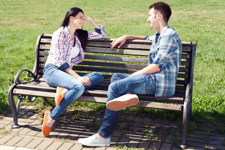 What Is Micro-Dating & Is The Guy You’re Seeing Doing It To You?
